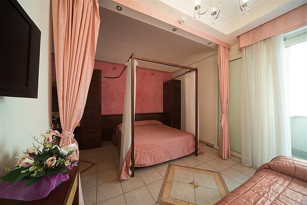 Hotel Smeraldo Cesenatico Exterior photo